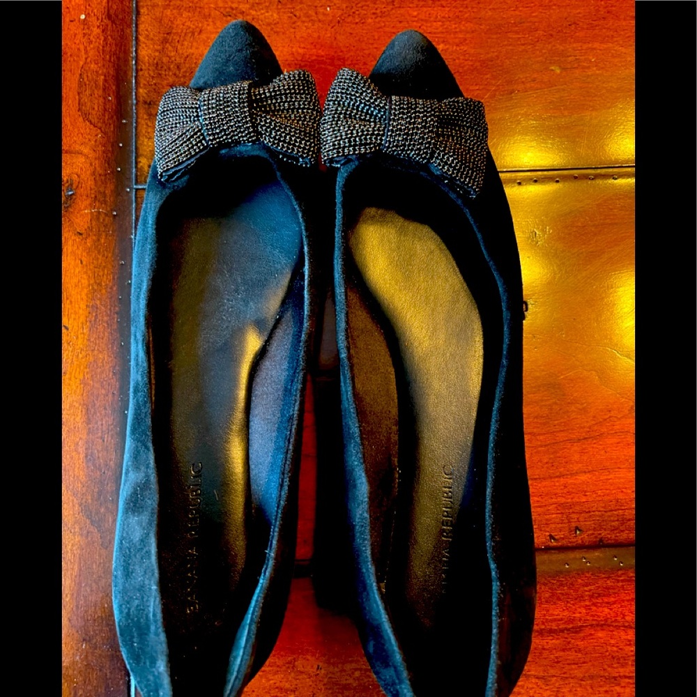 Banana Republic Woman’s flat suede shoe
